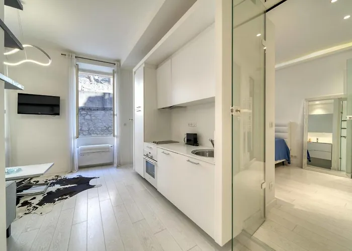 Ref 1490 - Le Suquet - For Rent * Cannes